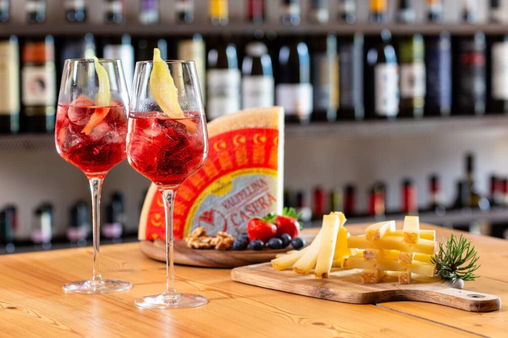 Aperitivo in quota con i formaggi DOP Valtellina Casera & Bitto e cocktail dedicati